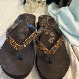 Xhilaration size 7 hardly worn beaded Anything marked 10$ and under is 2/for10$!